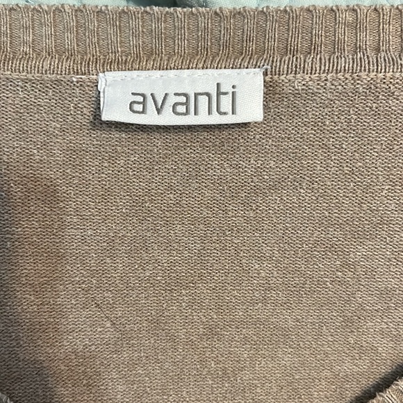 Woman’s V-neck sweater - Picture 3 of 3